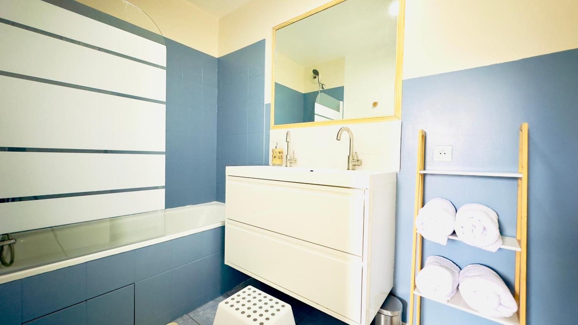 Le Jardin Suspendu, Steps To & Station Apartment *
