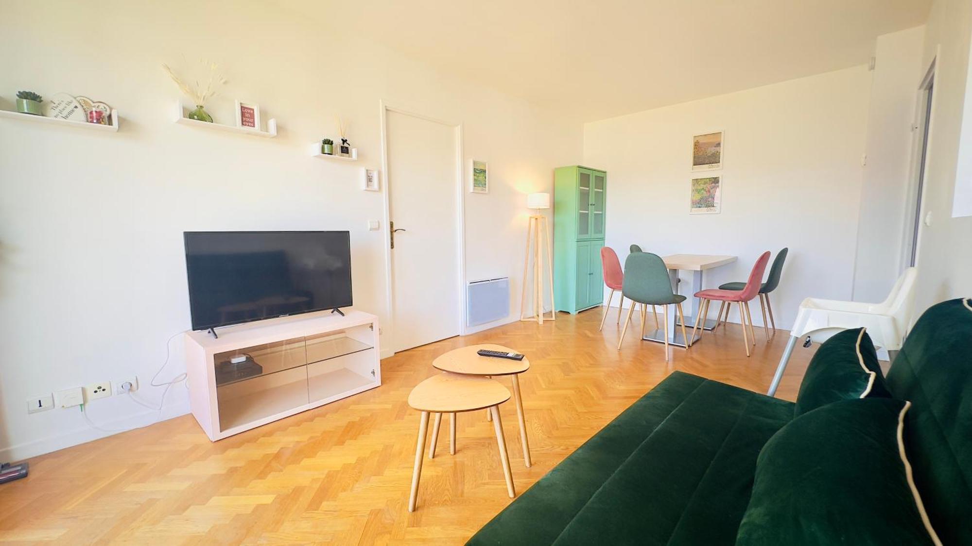 Apartamento Le Jardin Suspendu, Steps To & Station Bussy-Saint-Georges